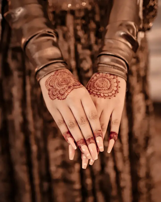 Close-up of the couple's hands
