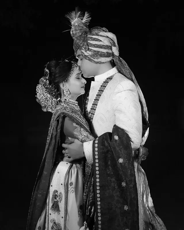 A quiet moment between the couple